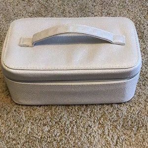 bareMinerals Bridal Train Makeup Case LIMITED EDITION BRAND NEW.